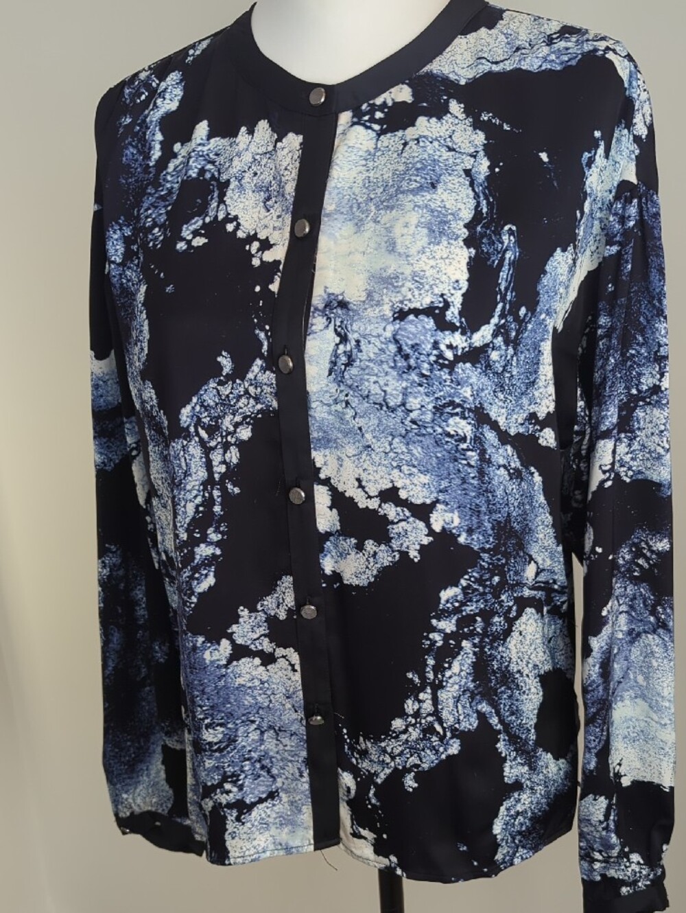 Belldini Black Label Metallic Marble Printed Snap Front Blouse Top SMALL